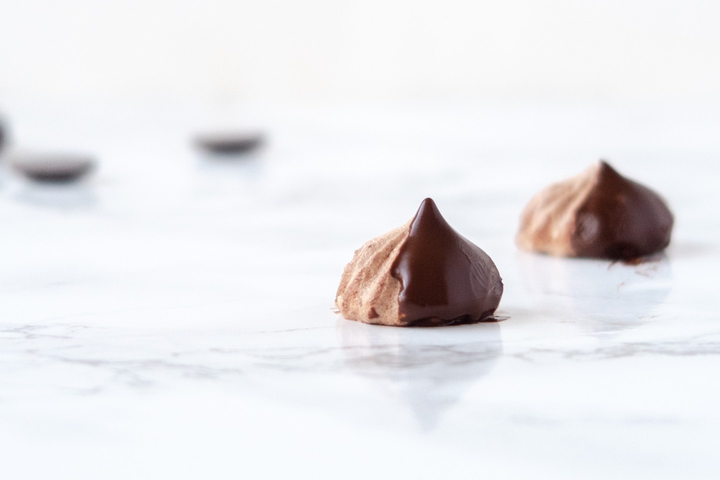 Vegan chocolate meringues