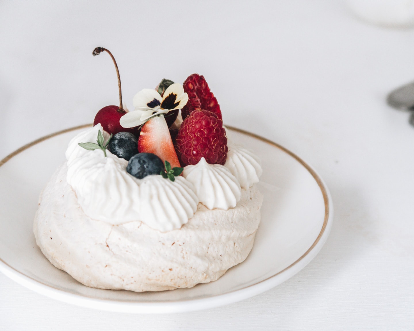 vegan berry mini pavlova