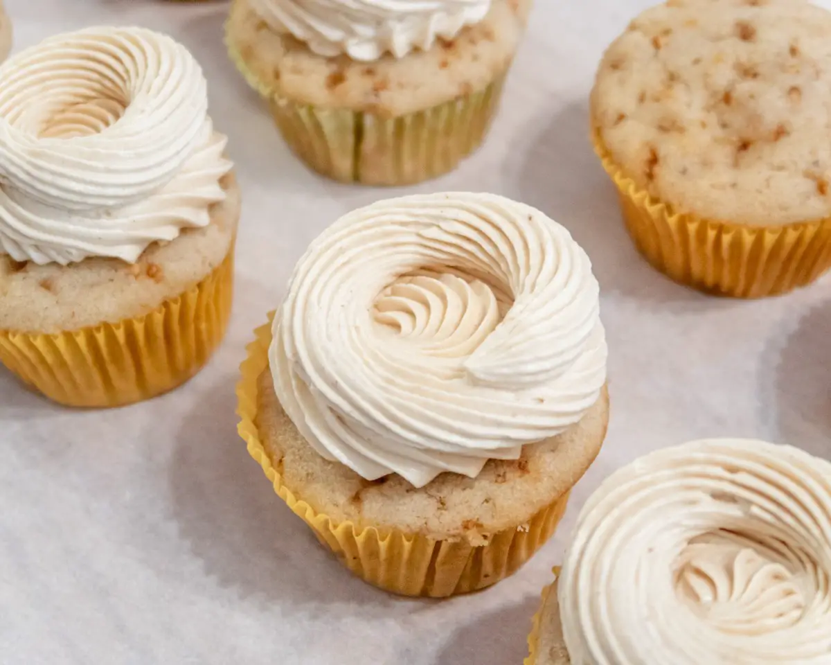 Close up of the peanut butter buttercream piped design at the top of the vegan cupcakes.