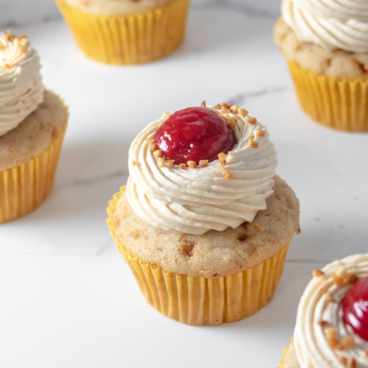 Close up of the curd and praliné grains at the top of the peanut butter cupcake.