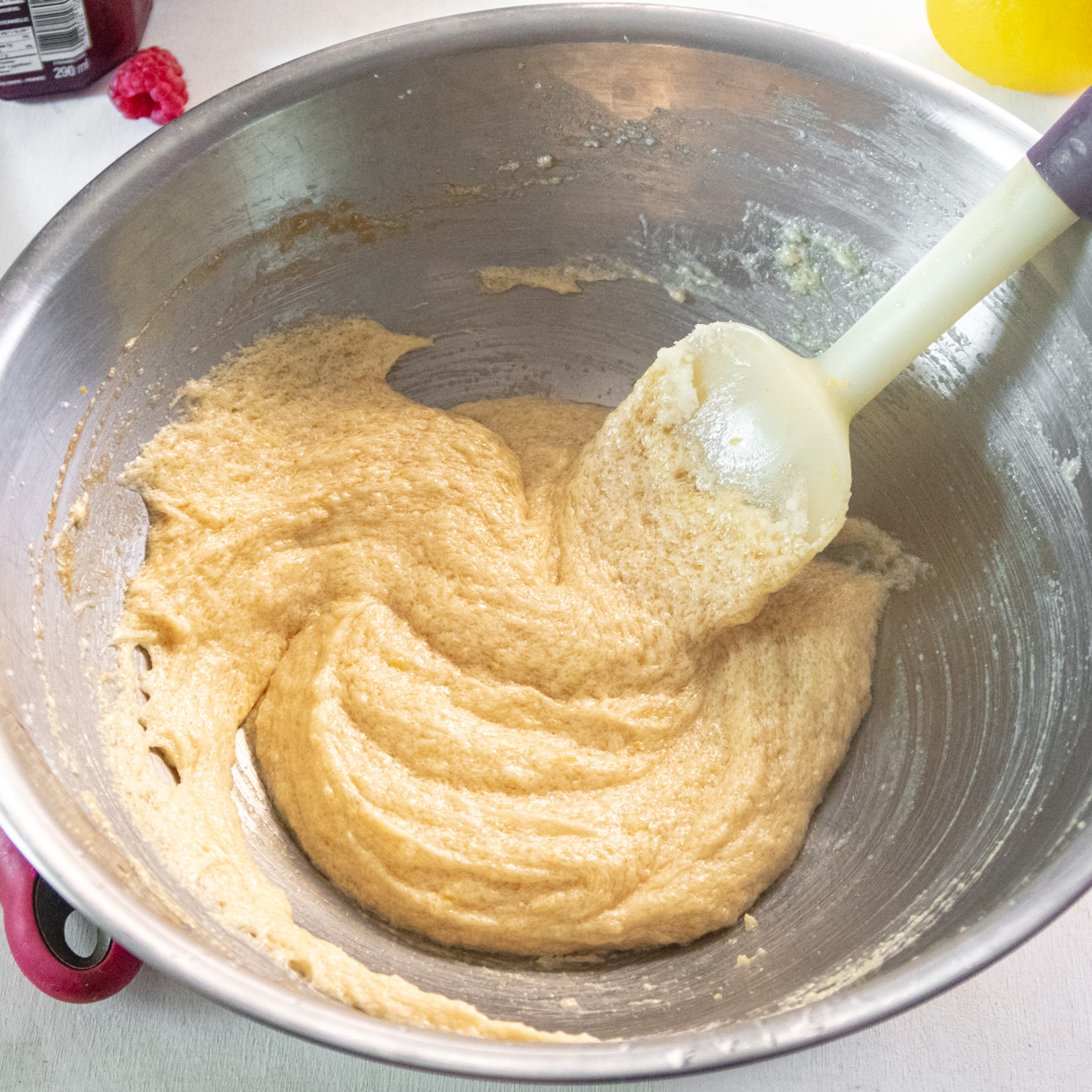 Wet ingredients mixed until homogeneous in a bowl.