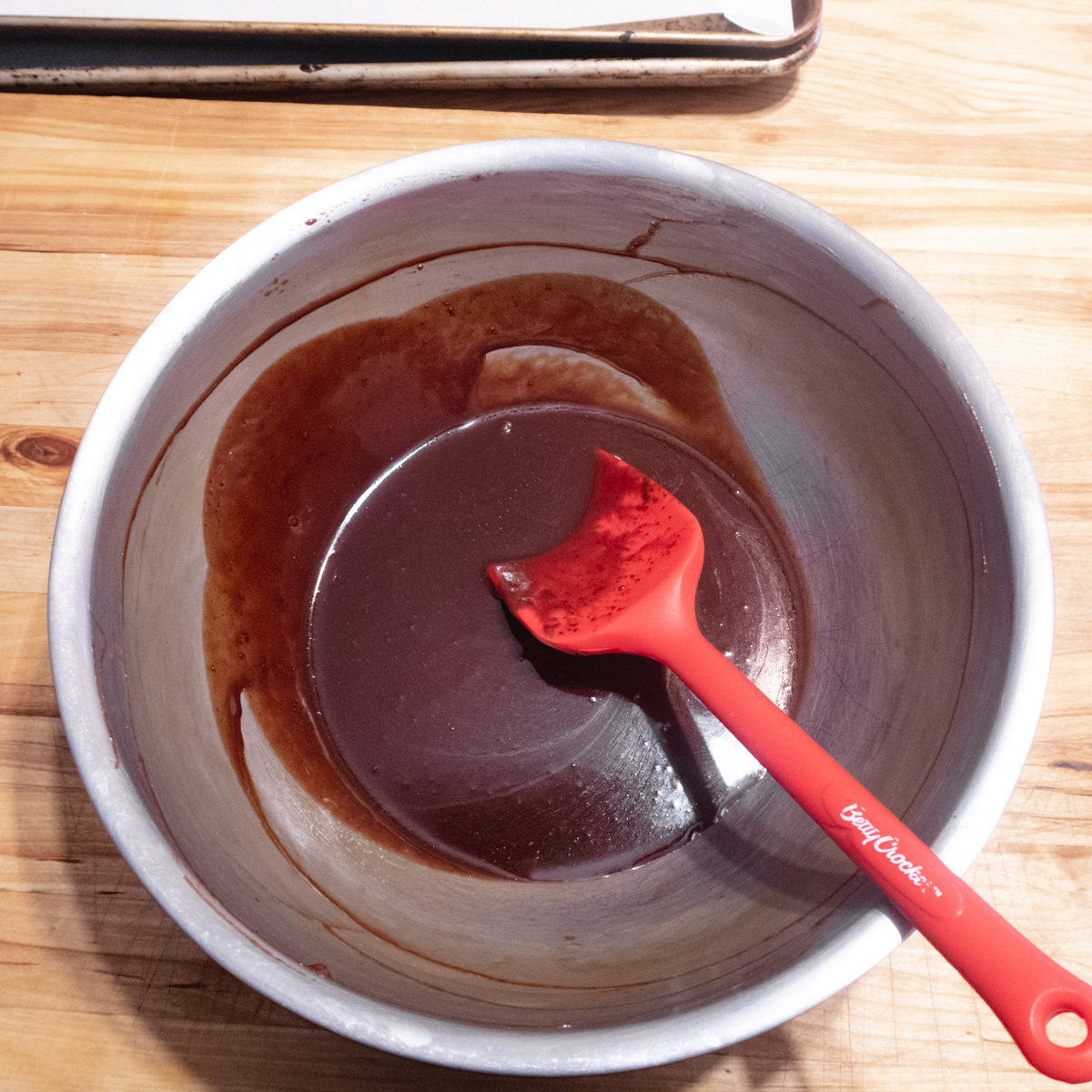The sugar syrup and chocolate mixture is in a bowl and homogenous.