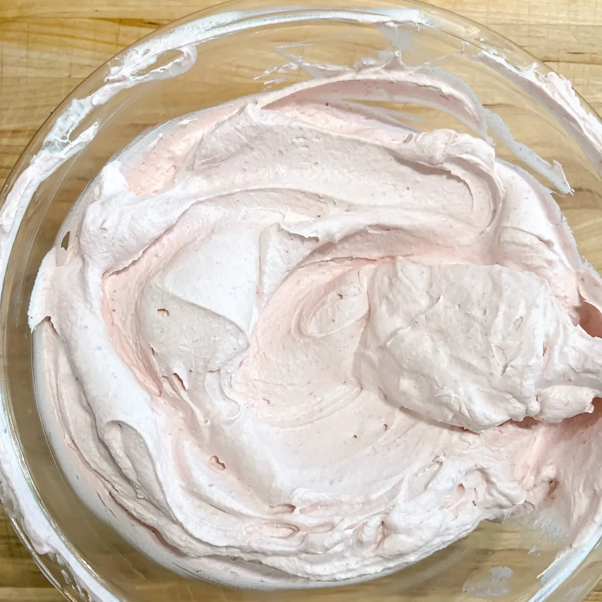 Strawberry mousse in a bowl